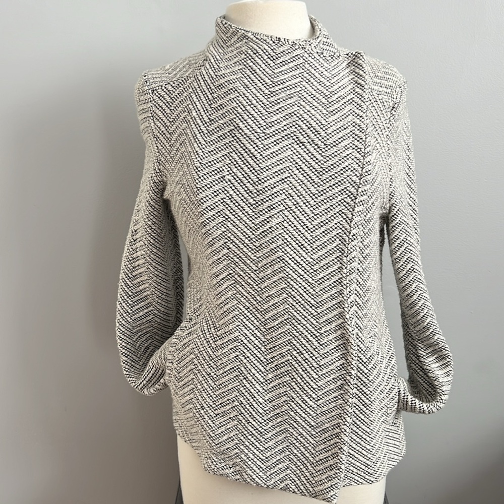 Donated ✌🏼 🫶🏼 Lou & Grey Wrap Cardigan Sweater Black White Chevron Womens M - Picture 3 of 15